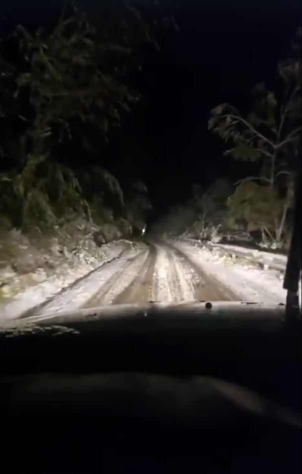 Blackout în stațiuni montane, mașini blocate și turiști salvați din zăpadă de jumătate de metru. Ninsoarea face prăpăd la munte 1012253