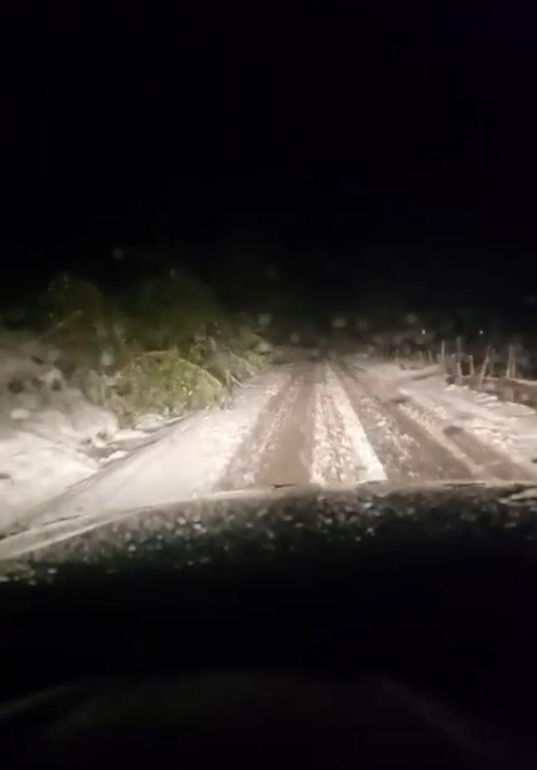 Blackout în stațiuni montane, mașini blocate și turiști salvați din zăpadă de jumătate de metru. Ninsoarea face prăpăd la munte 1012254