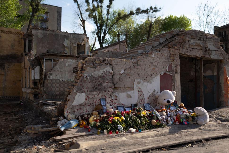 Familii sfâșiate, copii crescuți în frig și teamă. „Ce am învățat după șapte ani pe linia frontului din Ucraina” 1011776