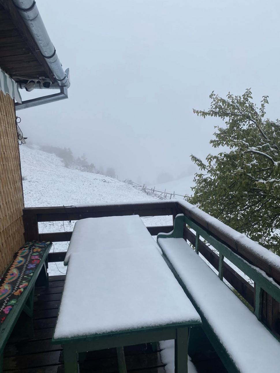 Mărturiile virale ale lui Charlie Ottley, după blackout-ul din staţiunile montane: Nu e curent de 3 zile. Am sunat din nou 1012279