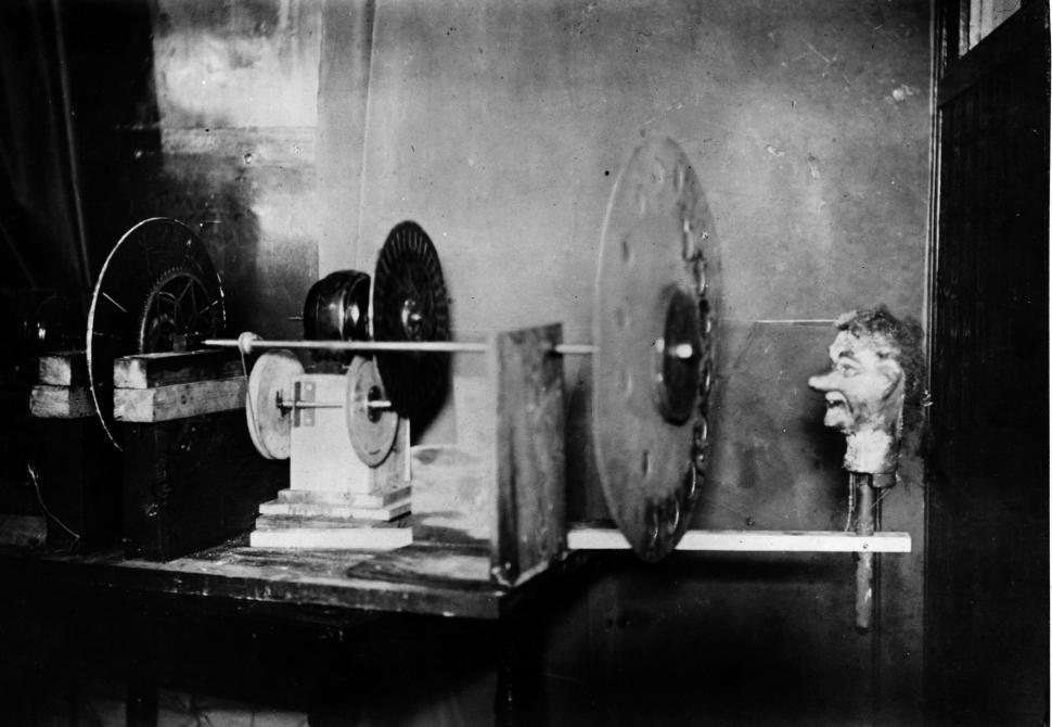 Primul om care a apărut vreodată la televizor. Povestea tânărului care a ajuns vedetă fără să știe 1011177