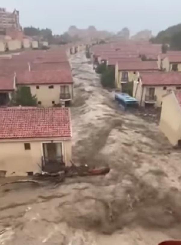 Europa, măturată de furtuni. Inundaţii devastatoare, pene de curent şi zboruri anulate din cauza ciclonului 1012406