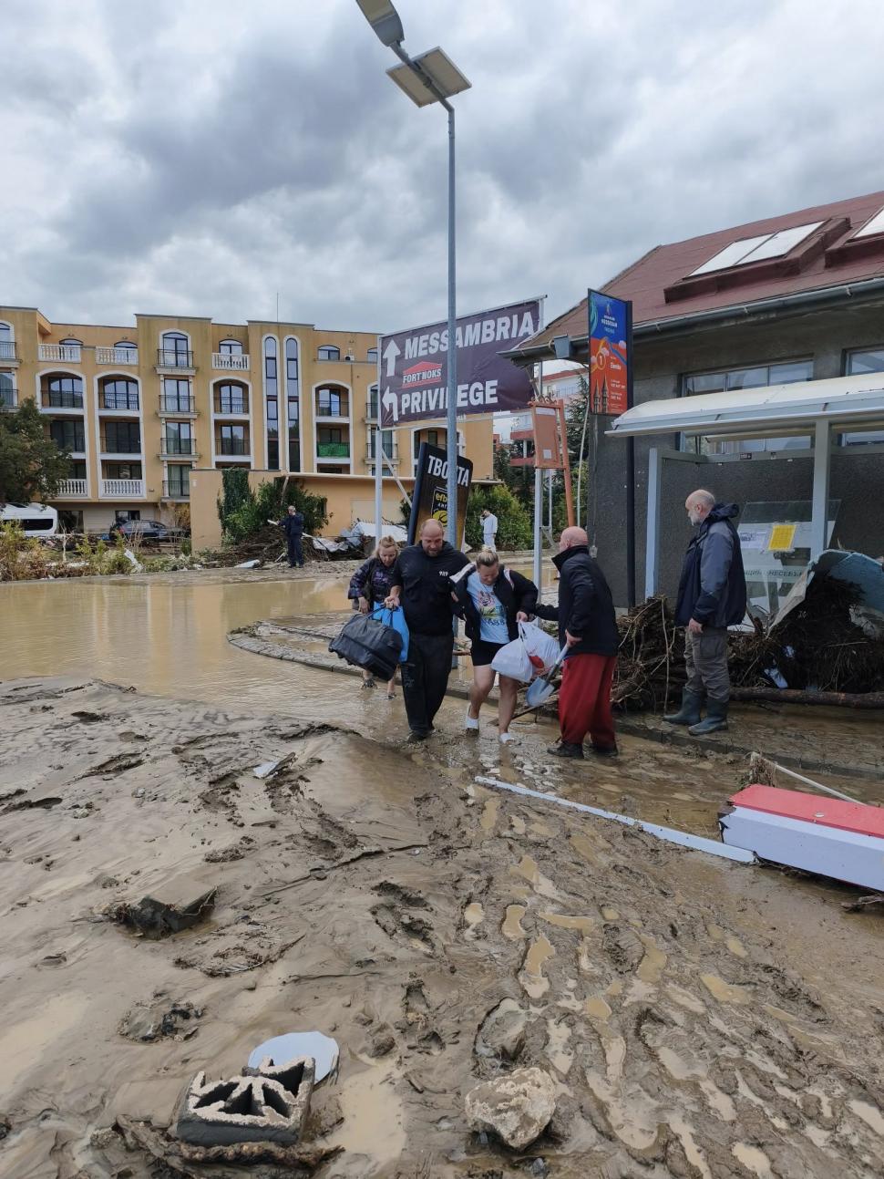 Europa, măturată de furtuni. Inundaţii devastatoare, pene de curent şi zboruri anulate din cauza ciclonului 1012409