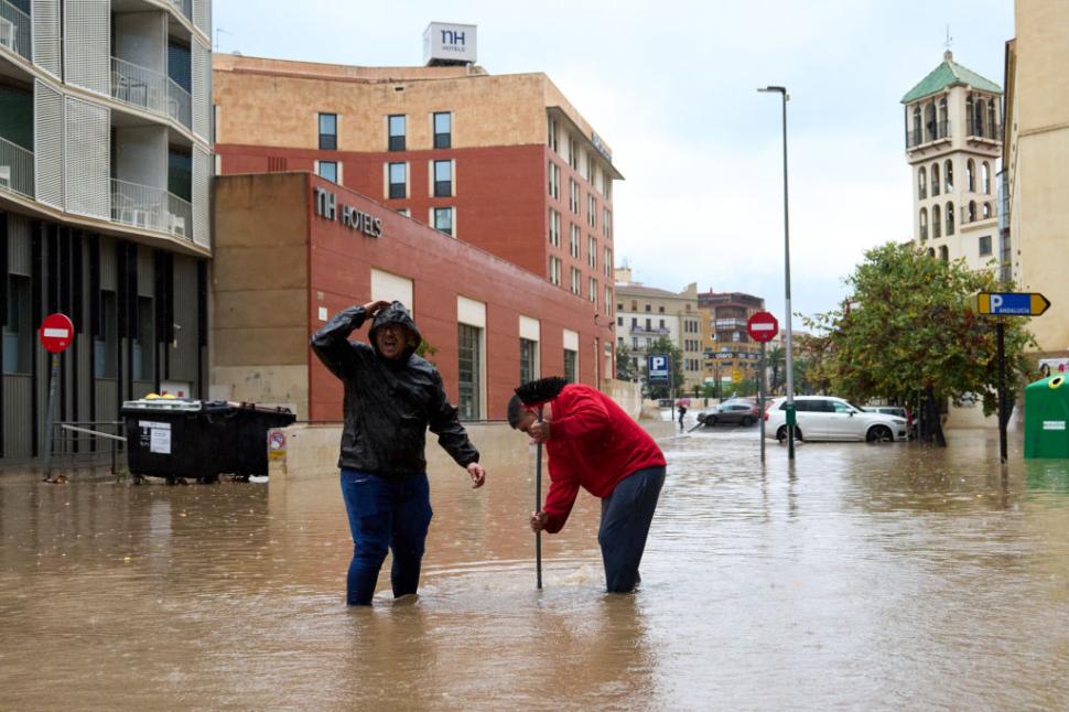 Europa, măturată de furtuni. Inundaţii devastatoare, pene de curent şi zboruri anulate din cauza ciclonului 1012414