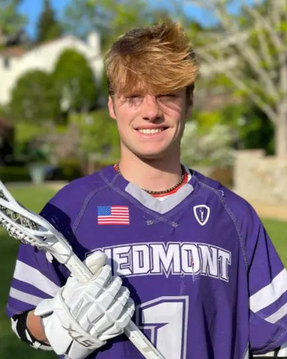 Trei tineri au plecat la plimbare cu un Cybertruck. Însă au avut un accident, portierele s-au blocat, iar mașina a luat foc 1012581