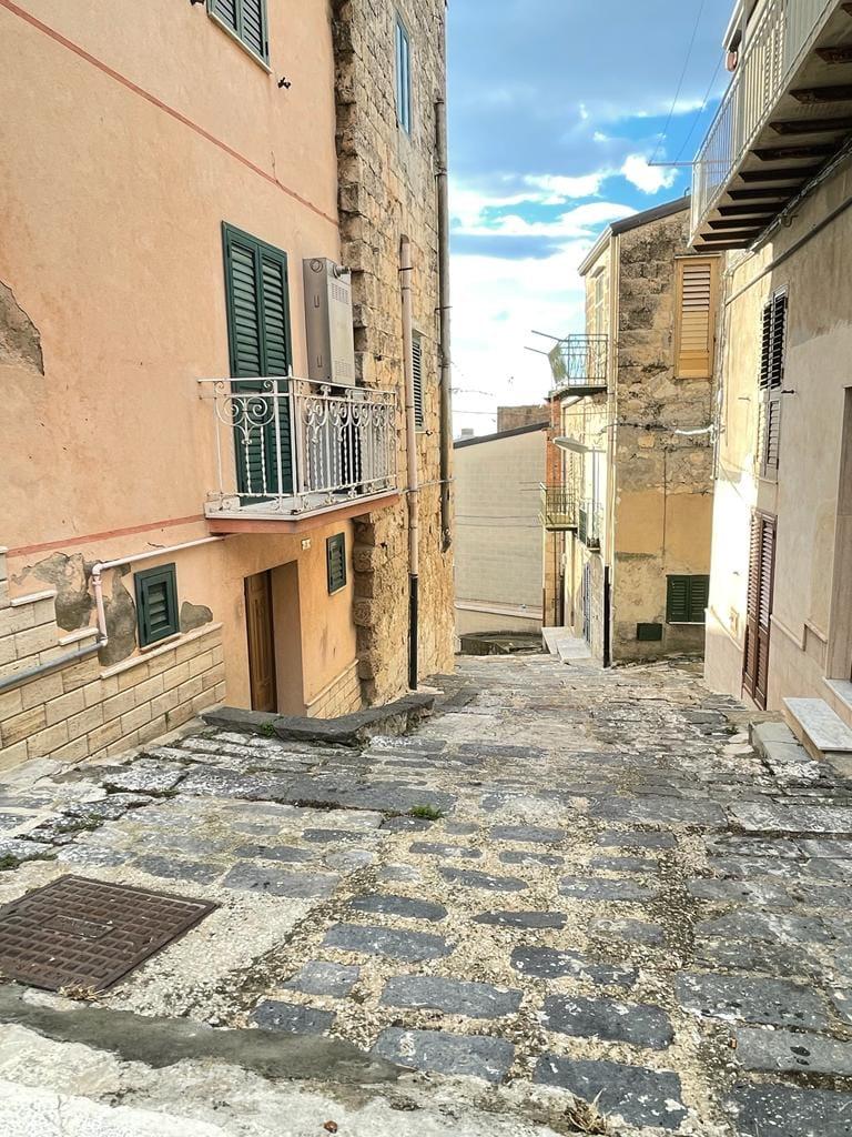 Cum este, de fapt, viața într-un oraș italian cu case de 1 euro 1012716