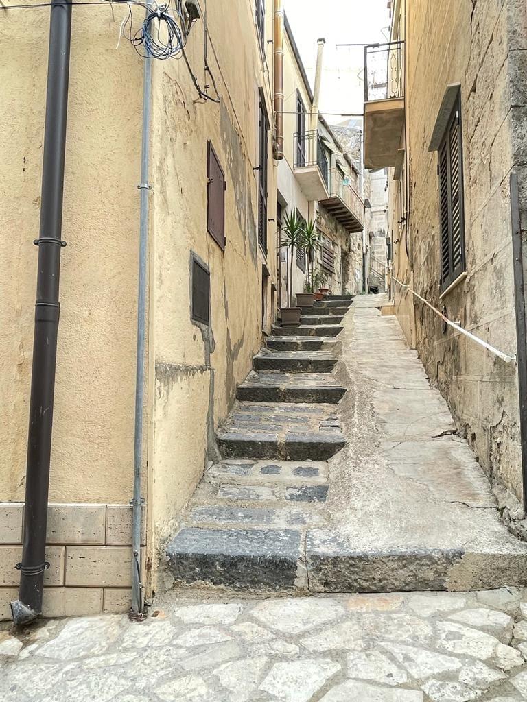 Cum este, de fapt, viața într-un oraș italian cu case de 1 euro 1012719