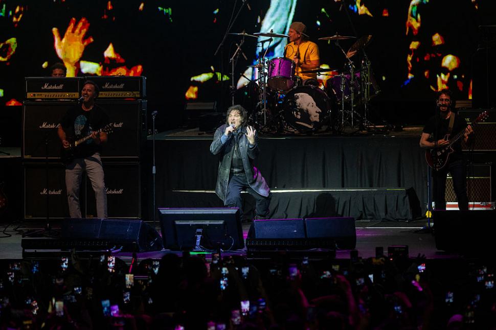 Preşedintele Argentinei, Javier Milei, a susţinut un concert rock în fața a 15.000 de oameni pentru a-şi salva campania electorală 1013021