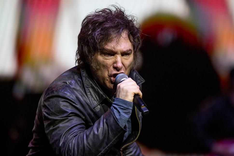 Preşedintele Argentinei, Javier Milei, a susţinut un concert rock în fața a 15.000 de oameni pentru a-şi salva campania electorală 1013023