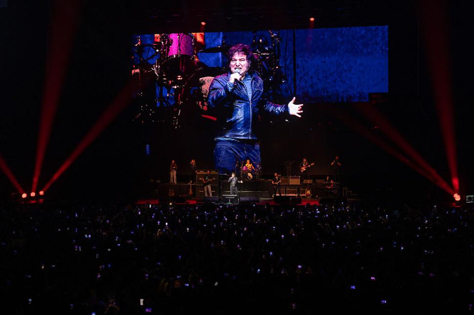 Preşedintele Argentinei, Javier Milei, a susţinut un concert rock în fața a 15.000 de oameni pentru a-şi salva campania electorală 1013024