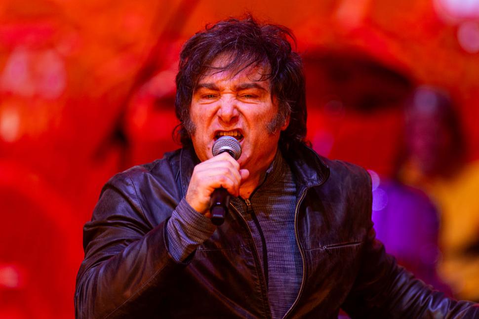 Preşedintele Argentinei, Javier Milei, a susţinut un concert rock în fața a 15.000 de oameni pentru a-şi salva campania electorală 1013027