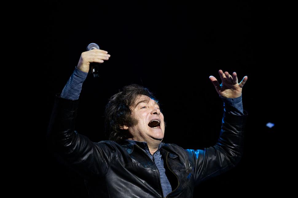 Preşedintele Argentinei, Javier Milei, a susţinut un concert rock în fața a 15.000 de oameni pentru a-şi salva campania electorală 1013029