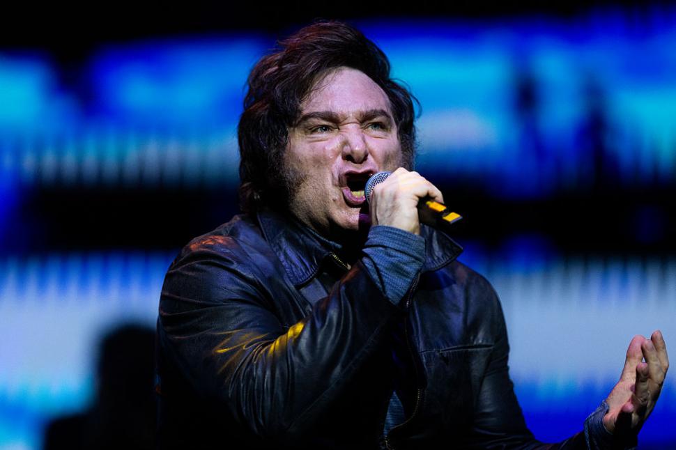 Preşedintele Argentinei, Javier Milei, a susţinut un concert rock în fața a 15.000 de oameni pentru a-şi salva campania electorală 1013031