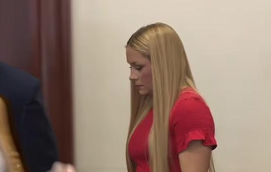 Secretul teribil pe care l-a ascuns o regină a frumuseții, care i-a distrus viitorul și a trimis-o în final în arest  1012950