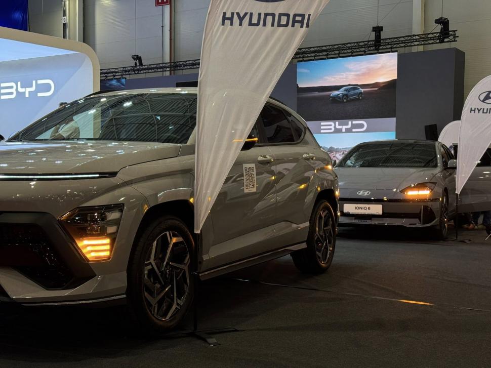 A început SAB 2025. Program şi bilete. Ce maşină a devenit vedeta salonului 1013356