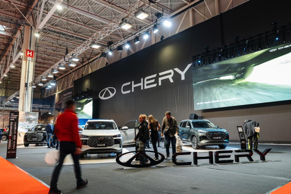 A început SAB 2025. Program şi bilete. Ce maşină a devenit vedeta salonului 1013375