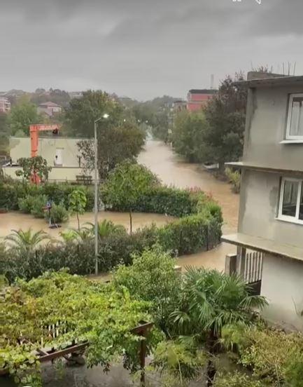 Bulgaria, devastată de inundaţii şi ninsori. Mai multe hoteluri au fost inundate şi şcolile au fost închise din cauza vremii extreme 1013126