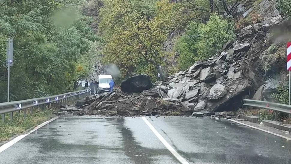 Bulgaria, devastată de inundaţii şi ninsori. Mai multe hoteluri au fost inundate şi şcolile au fost închise din cauza vremii extreme 1013129