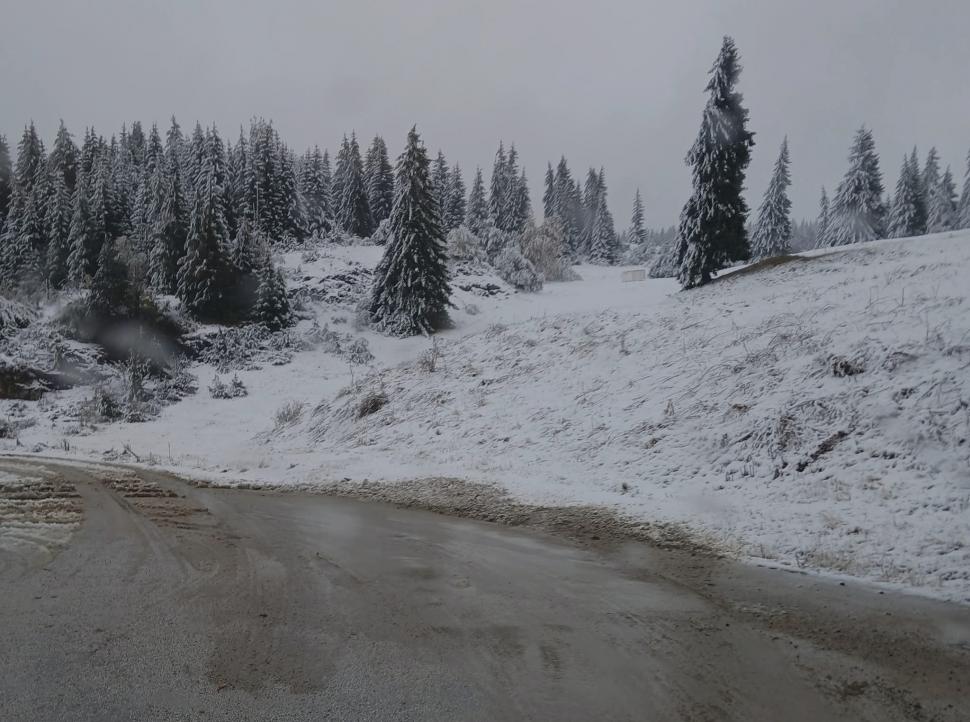 Bulgaria, devastată de inundaţii şi ninsori. Mai multe hoteluri au fost inundate şi şcolile au fost închise din cauza vremii extreme 1013132
