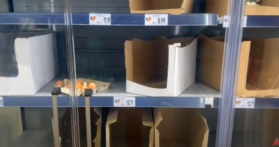 Imagini din magazinele goale din Constanța. Pe rafturi a mai rămas doar ceapă verde după apelul autorităților de a face provizii 1013214