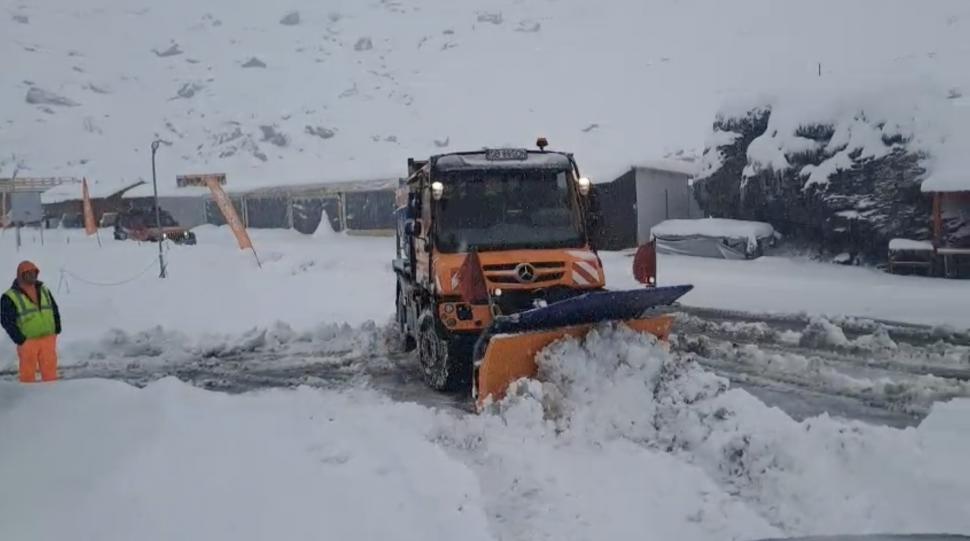 Transfăgărășan a fost închis. CNAIR anunță „ninsori abundente, viscol și strat de zăpadă” pe DN7C: Ce sectoare de drum sunt afectate 1013144