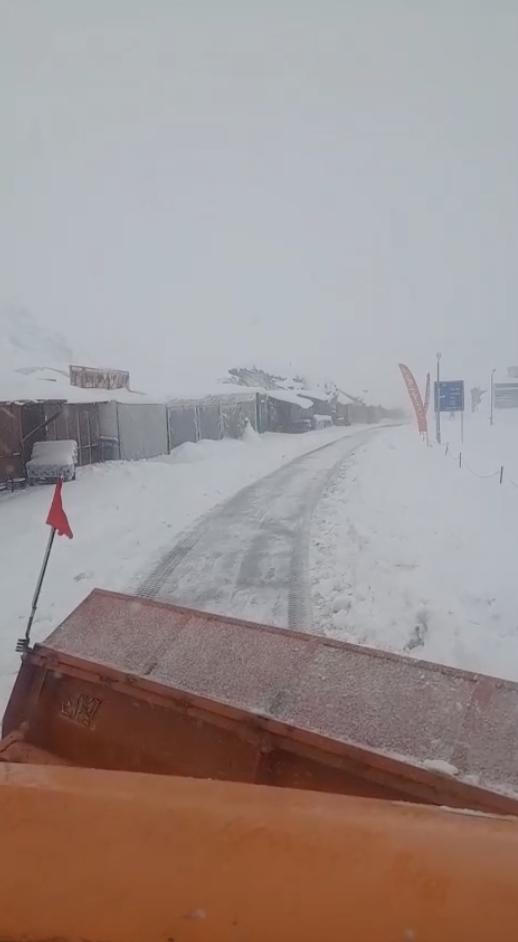 Transfăgărășan a fost închis. CNAIR anunță „ninsori abundente, viscol și strat de zăpadă” pe DN7C: Ce sectoare de drum sunt afectate 1013146