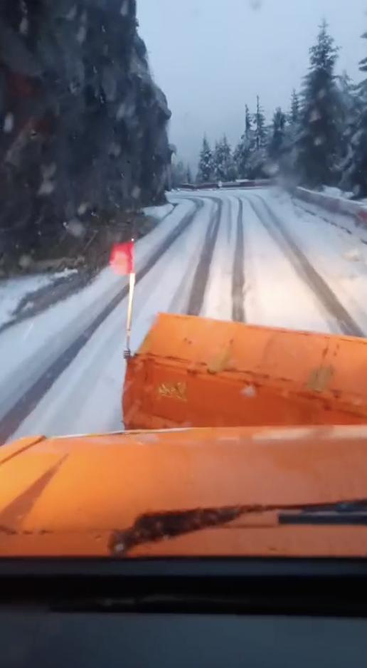 Transfăgărășan a fost închis. CNAIR anunță „ninsori abundente, viscol și strat de zăpadă” pe DN7C: Ce sectoare de drum sunt afectate 1013150