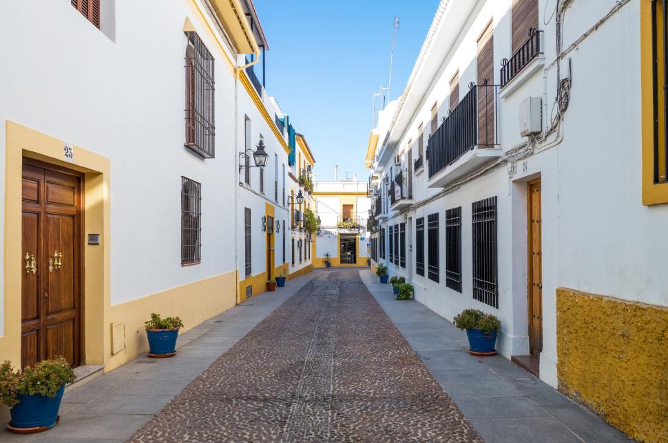 „Am cumpărat cu 500.000 € o casă în Spania în 2001, azi valorează cu 150.000 € mai puțin”. Capcana în care au căzut sute de străini 1013627