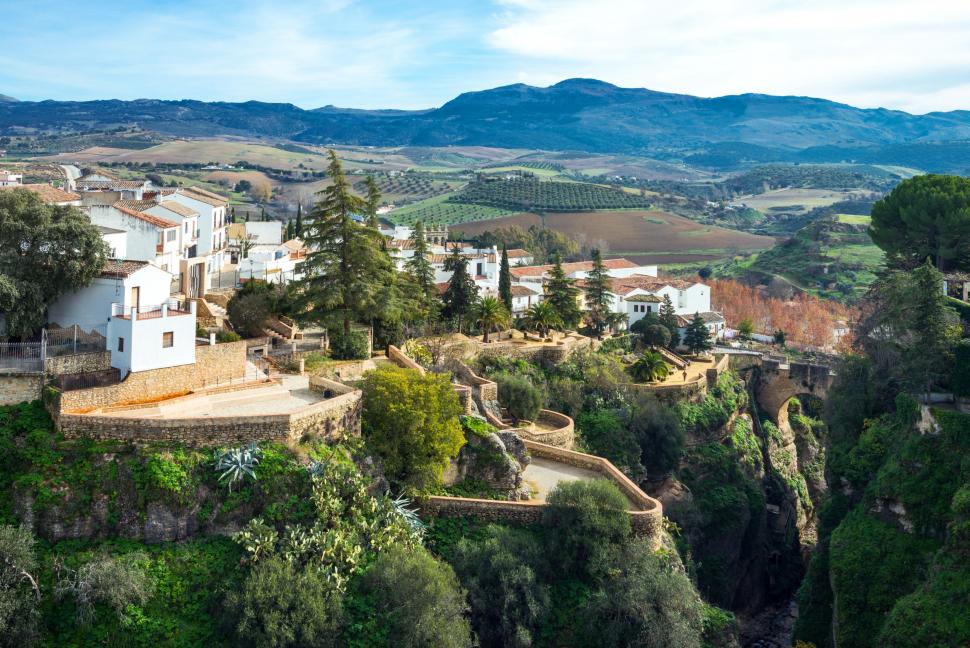 „Am cumpărat cu 500.000 € o casă în Spania în 2001, azi valorează cu 150.000 € mai puțin”. Capcana în care au căzut sute de străini 1013637