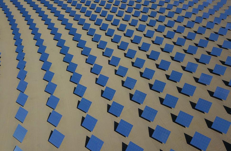 China a montat 27.000 de oglinzi în deșert ca să capteze lumina soarelui și să aibă energie pentru un an întreg, în 500.000 de case 1013538