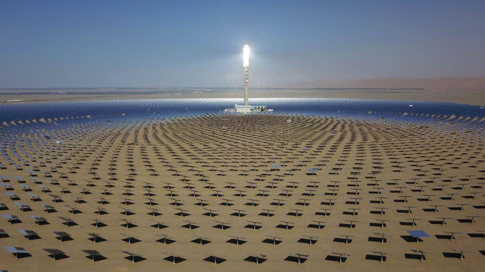 China a montat 27.000 de oglinzi în deșert ca să capteze lumina soarelui și să aibă energie pentru un an întreg, în 500.000 de case 1013543