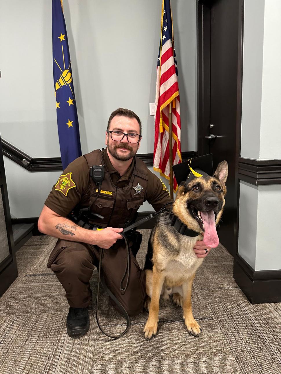 Un câine poliţist a devenit erou după o amplă operaţiune de căutare a doi copii, care s-au pierdut într-o pădure uriaşă 1013640