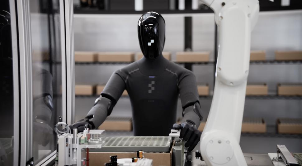 S-a lansat cel mai performant robot umanoid cu AI: Spală vase, udă plantele și stă cu copiii. Imagini cu Figure 03 într-o casă din SUA 1014147