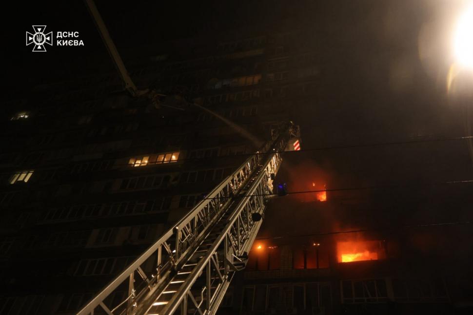 Zelenski le cere aliaţilor sisteme de apărare aeriană şi sancţiuni împotriva Rusiei după atacul devastator asupra reţelei energetice 1013874