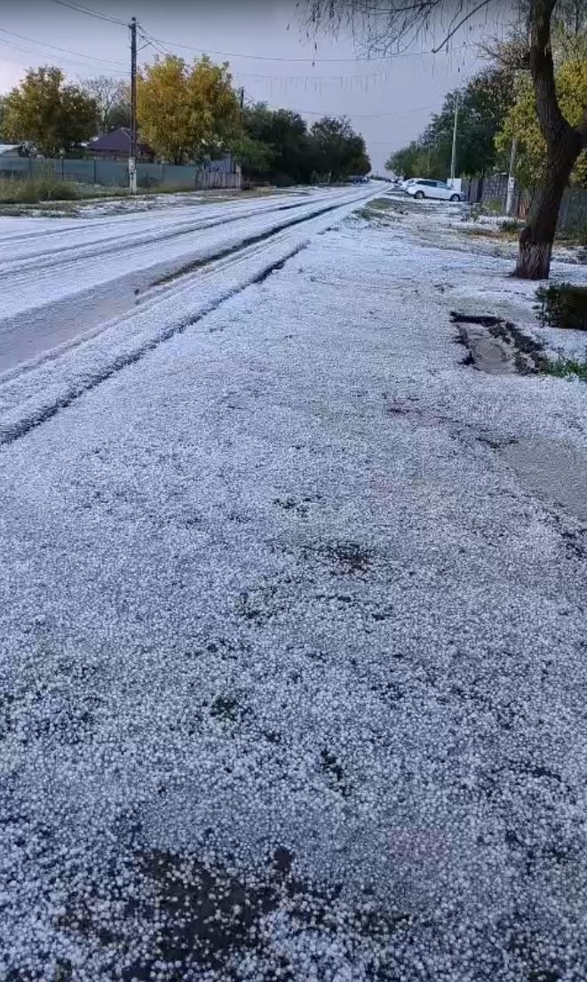 A fost vijelie cu grindină în 11 localități din Călărași: o mașină în care se afla o familie cu trei copii a derapat de pe șosea 1014292