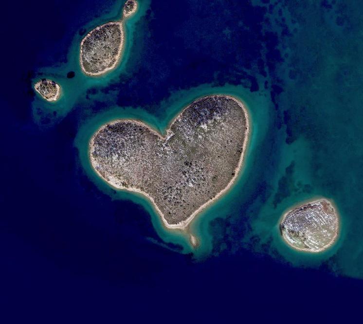 Singura insulă naturală în formă de inimă de pe Pământ este aproape de România. Localnicii, însă, nu vor ca ea să fie descoperită 1013687
