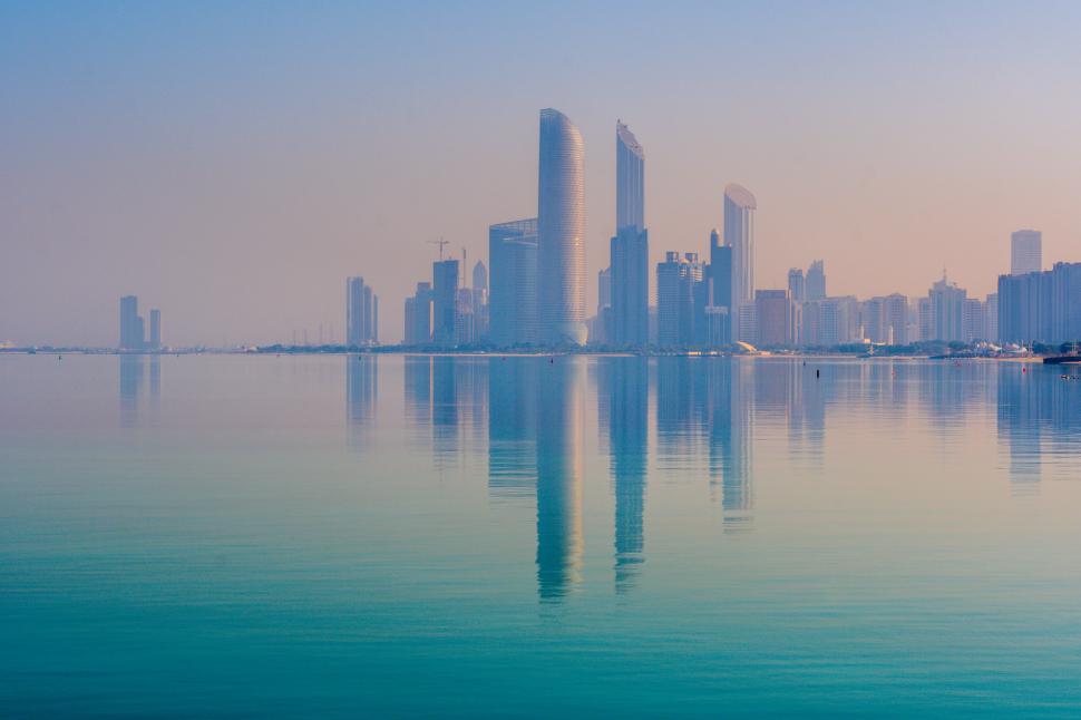 Chinezii au descoperit o nouă metodă să își etaleze statutul. Se duc în Dubai și Doha ca să se laude apoi pe WeChat 1014491