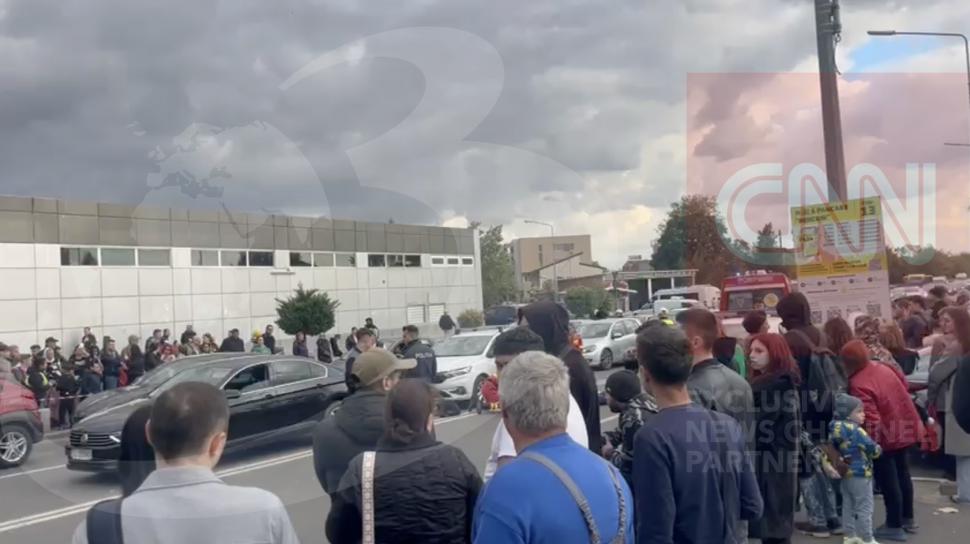 Mamă lovită mortal pe trecere în București, cu fetița de 2 ani. Fiul ei de 10 ani o suna chiar atunci, dar i-a răspuns medicul SMURD 1014583