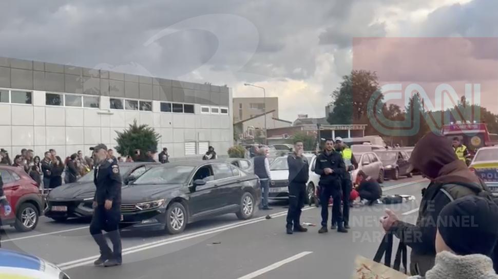 Mamă lovită mortal pe trecere în București, cu fetița de 2 ani. Fiul ei de 10 ani o suna chiar atunci, dar i-a răspuns medicul SMURD 1014587