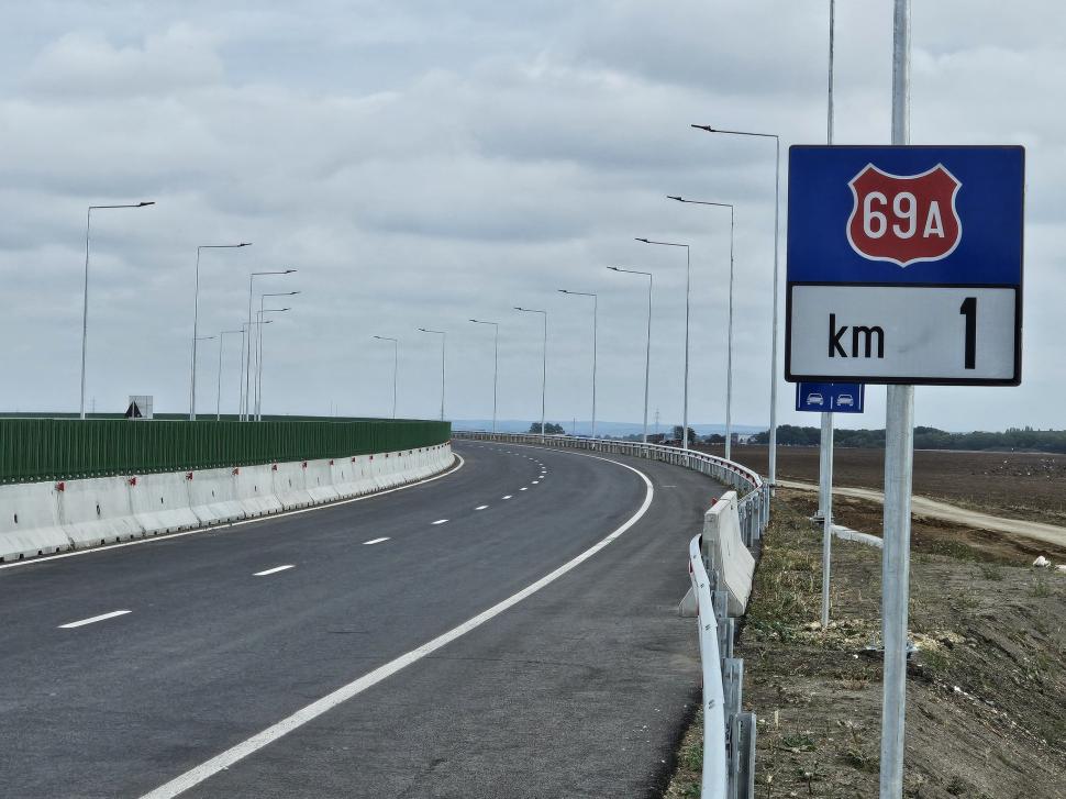 S-a deschis circulația pe noul drum național DN69A. Acesta face legătura între DN69 şi Autostrada A1 1014502