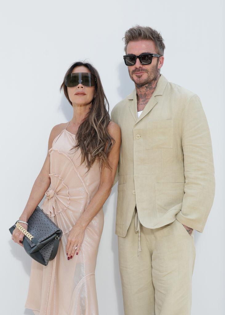 Victoria Beckham dezvăluie de ce și-a scos implanturile: „Nu știu unde au dispărut sânii aceia, dar au dispărut” 1014661