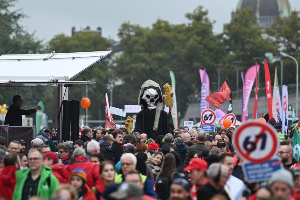 Belgia e zguduită de proteste violente. Aeroporturile din Bruxelles sunt blocate, protestatarii se bat cu poliția 1014877