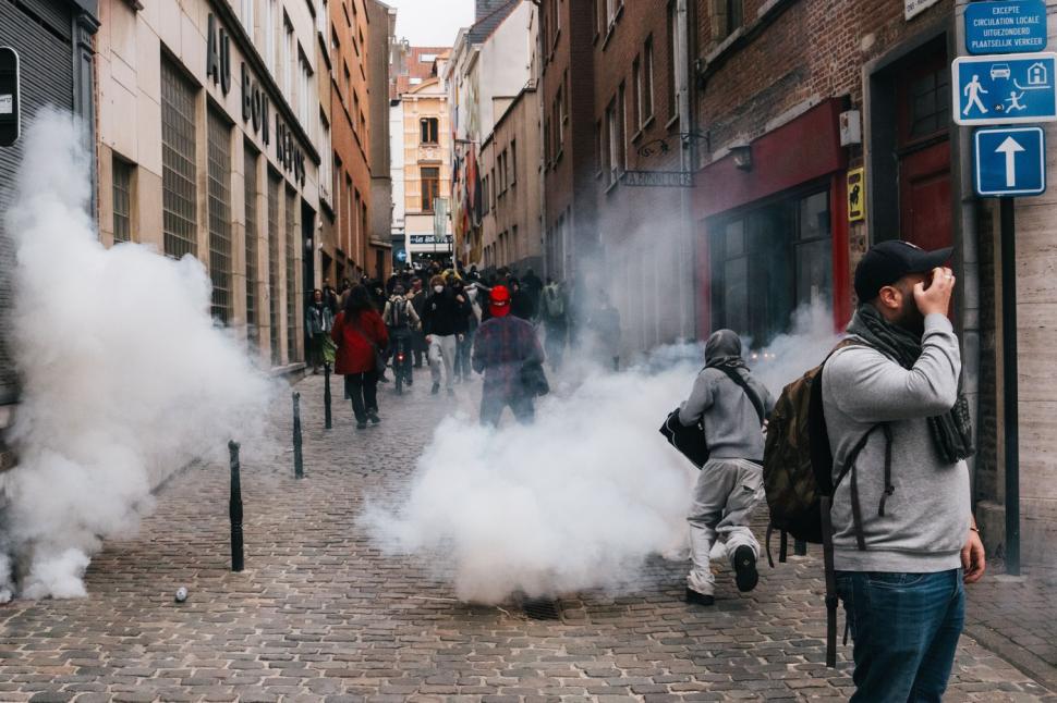 Belgia e zguduită de proteste violente. Aeroporturile din Bruxelles sunt blocate, protestatarii se bat cu poliția 1014878