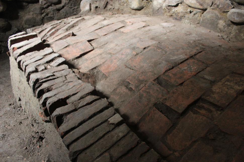 Descoperire arheologică importantă, la o cetate medievală din România: S-a găsit o groapă misterioasă cu artefacte, în Turnul Dogarilor 1014827