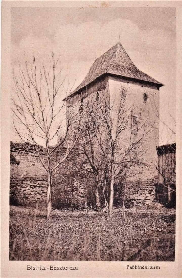 Descoperire arheologică importantă, la o cetate medievală din România: S-a găsit o groapă misterioasă cu artefacte, în Turnul Dogarilor 1014829