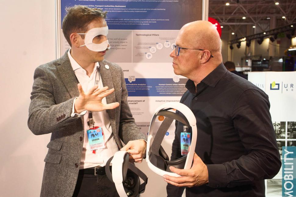 75.355 de vizitatori la cel mai important eveniment dedicat oraşelor viitorului, organizat de Antena 3 CNN cu Salonul Auto București 1015469