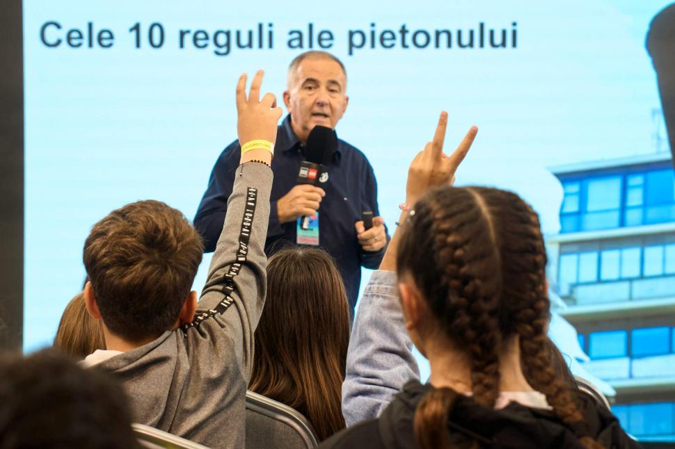 75.355 de vizitatori la cel mai important eveniment dedicat oraşelor viitorului, organizat de Antena 3 CNN cu Salonul Auto București 1015473