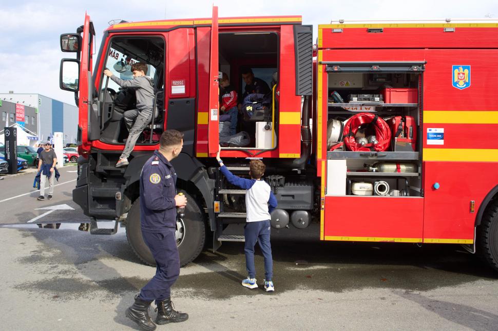 75.355 de vizitatori la cel mai important eveniment dedicat oraşelor viitorului, organizat de Antena 3 CNN cu Salonul Auto București 1015476