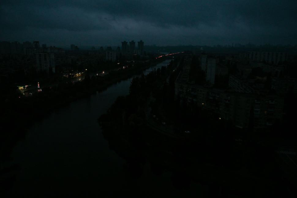  Blackout în Ucraina după atacurile masive ale Rusiei asupra infrastructurii. Zelenski a acuzat Moscova că vrea să "semene haos"  1015523