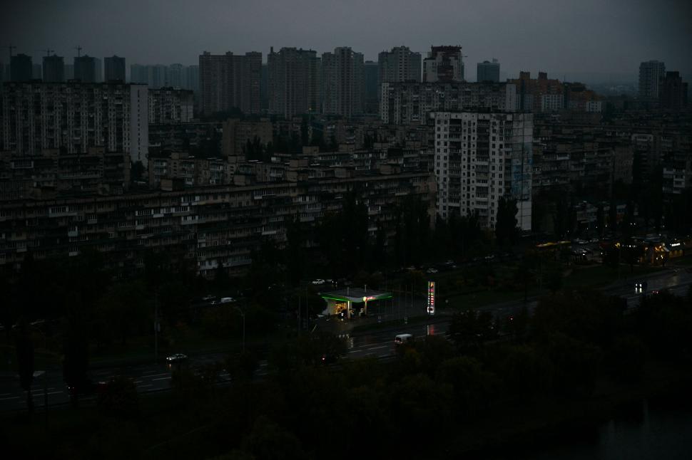  Blackout în Ucraina după atacurile masive ale Rusiei asupra infrastructurii. Zelenski a acuzat Moscova că vrea să "semene haos"  1015527